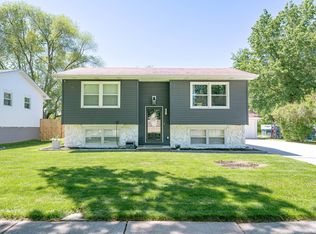 285 Walnut Ln, Crown Point, IN 46307