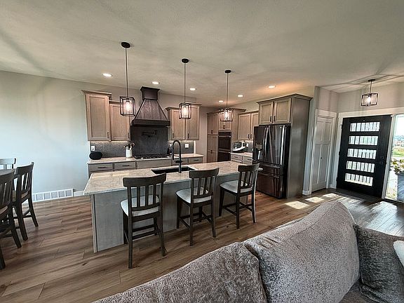 2nd image of 3709 Larchwood Cir