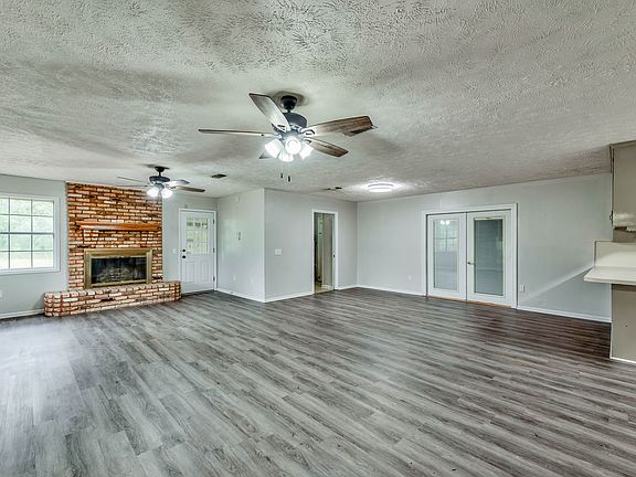 5th image of 1012 Shady Pine St