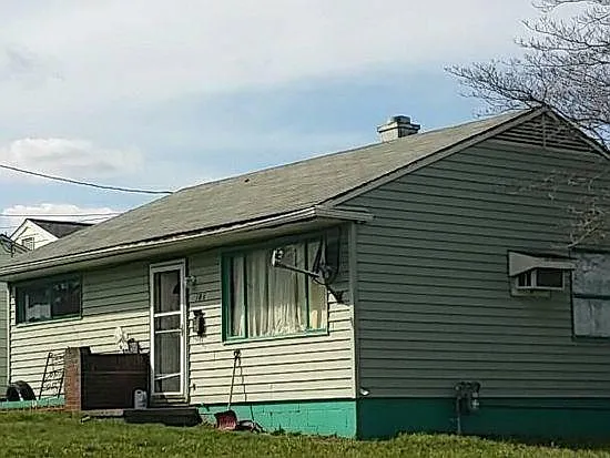 104 E 8th St photo 1