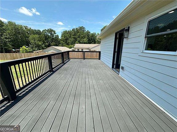 3rd image of 844 Kurtz Rd