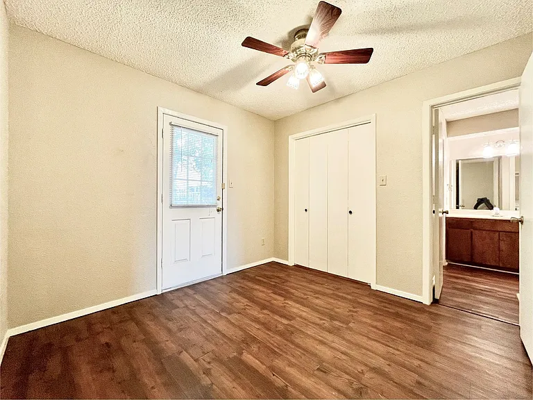1247 Dallas Dr — Photo 12