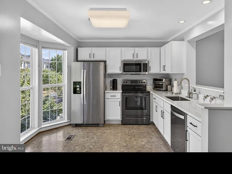 9320 Garst Dr — Photo 14