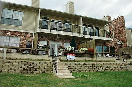 2nd image of 202 Oakbrook Dr