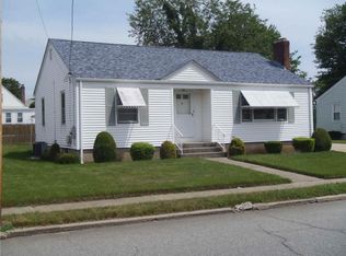 46 Sunset Ter, Cranston, RI 02905