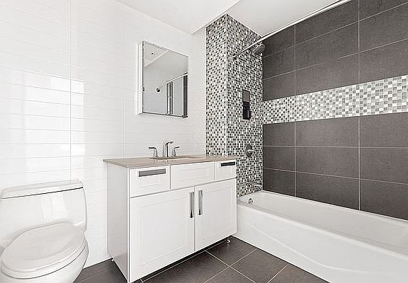 4th image of 25 Lexington Ave #403