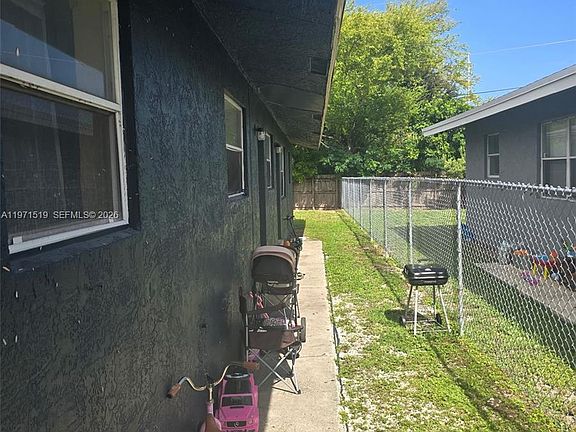 4th image of 770 SW 2nd Ave