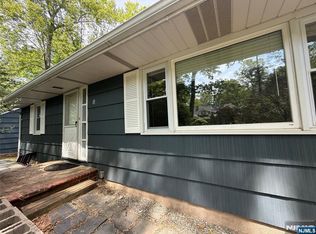 8 Autumn Ln, Old Tappan, NJ 07675