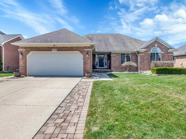 53549 Woodside Dr, New Baltimore, MI 48047