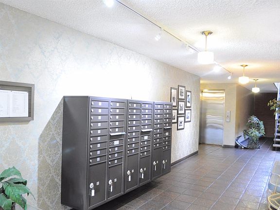 5th image of 125 W Mountain St APT 106