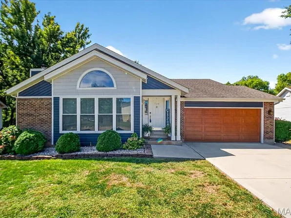 128 Oak Valley Dr, Saint Peters, MO 63376