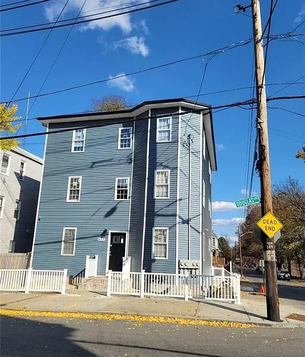 653 Douglas Ave #2