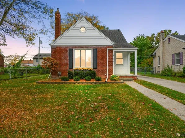 22114 Harper Lake Ave, Saint Clair Shores, MI 48080