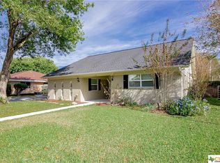 106 Yorkshire Ln, Victoria, TX 77904