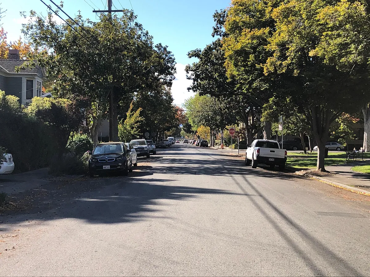 Neighborhood - 460 Everett Ave #3