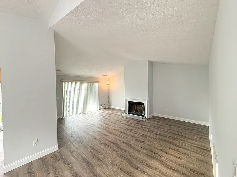 400 Sherwood Green Ct #400 — Photo 7