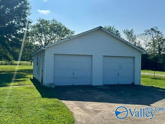 4th image of 1761 Macedonia Rd