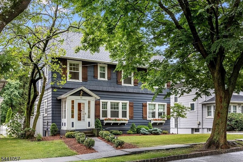 1st image of 19 Forest Ave
