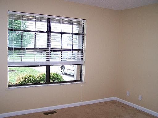 3rd image of 1912 Rosebud Dr