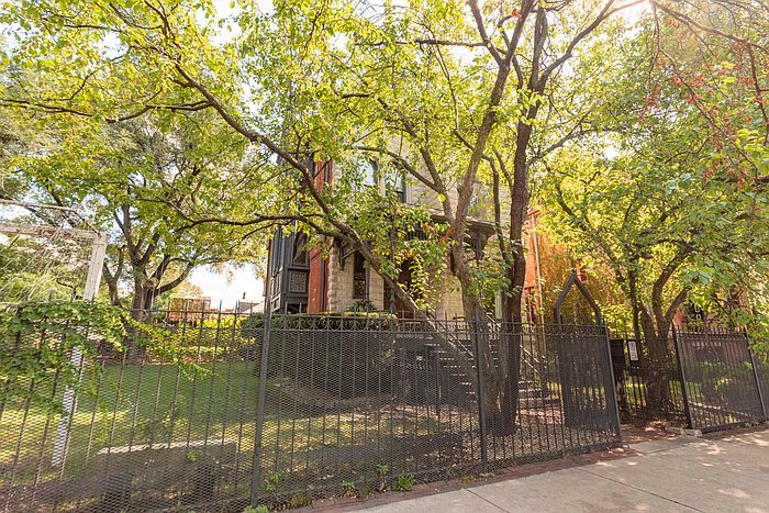 1st image of 1427 N Hoyne Ave #1