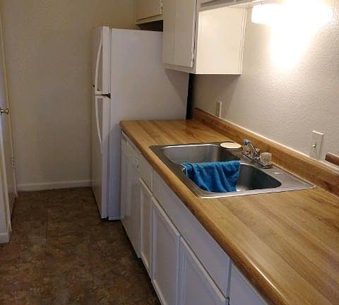 2nd image of 2406 Saulsbury Dr APT 5