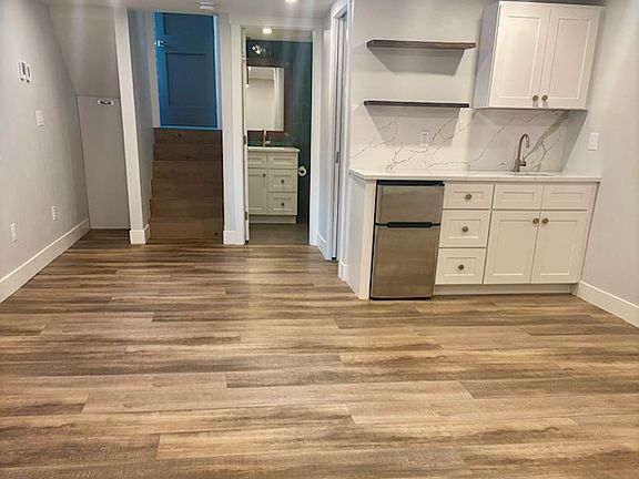 2nd image of 121 Burgundy Cir