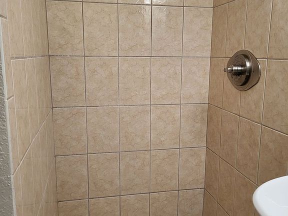 3rd image of 1425 Oak St #Oak-3