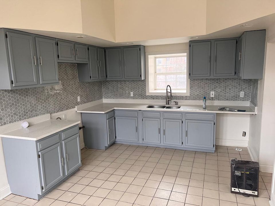 1st image of 611 E 50th Pl Unit 2