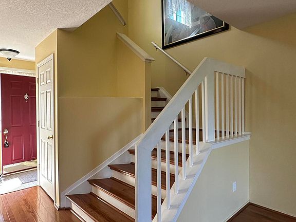 3rd image of 6731 Deerhurst Dr