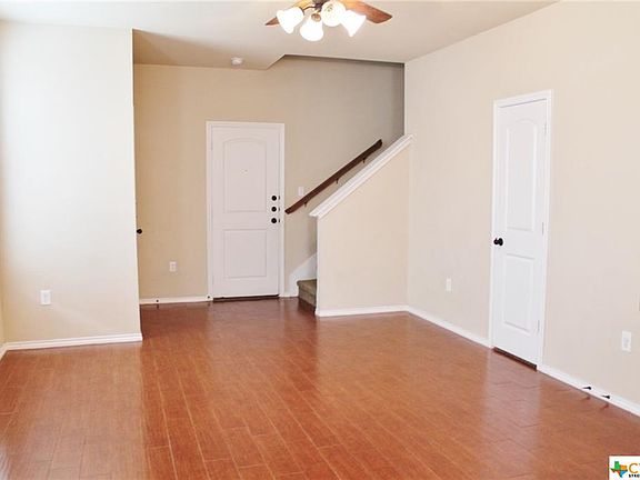 3rd image of 905 Brown Rock Dr
