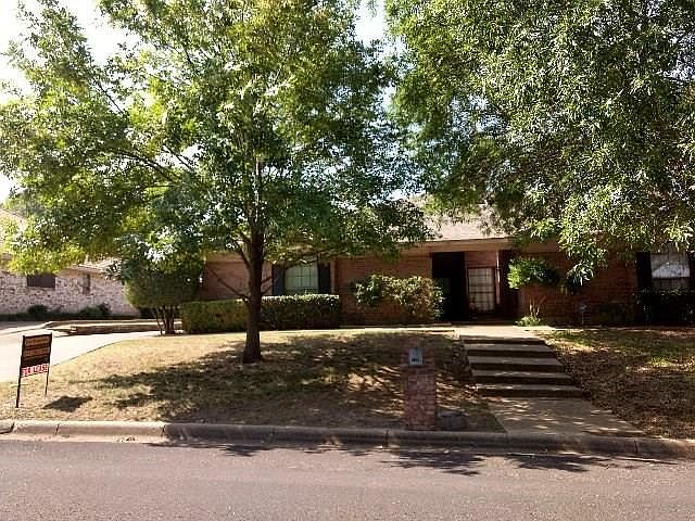 1st image of 7106 Fuller Cir