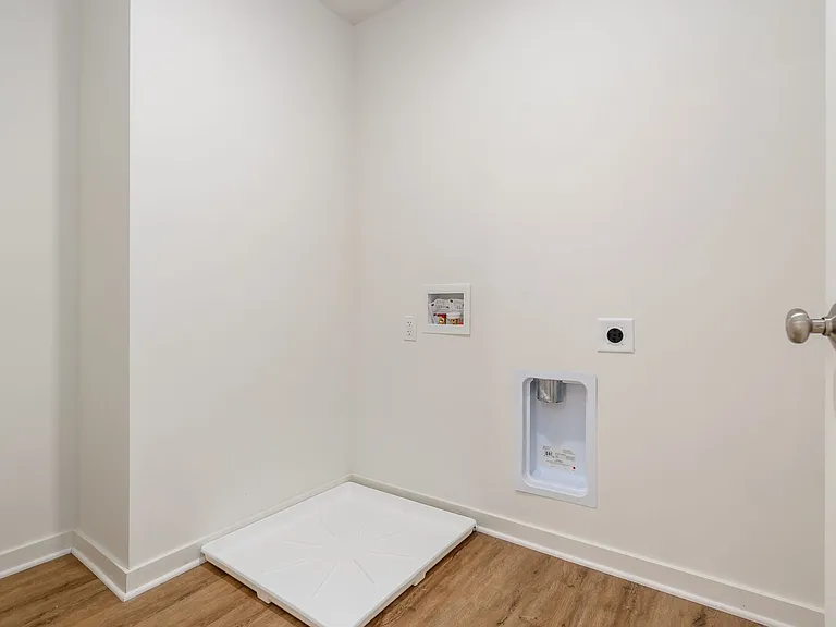 428 Postle Blvd — Photo 10