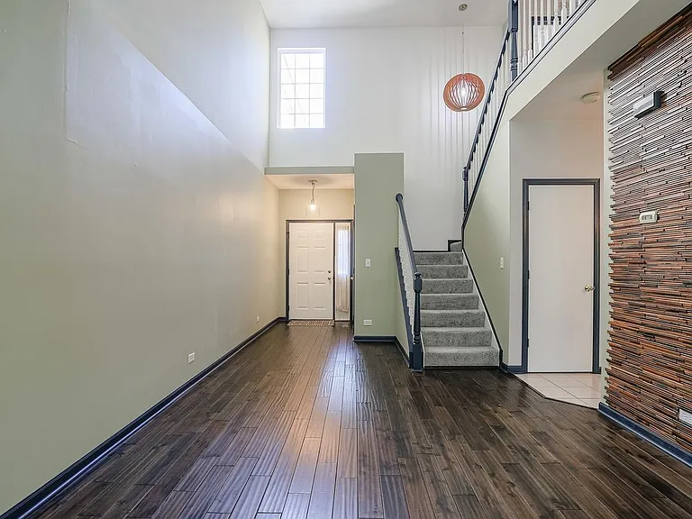 983 Parkhill Cir #983 — Photo 3