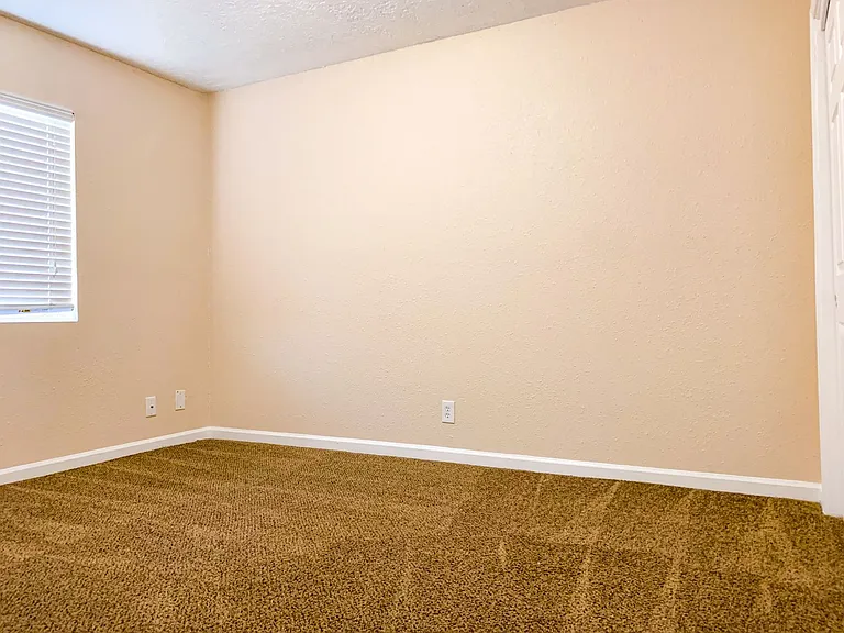 Desert Park Apartments — Photo 16