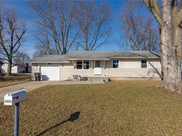 1002 W Flame Ave, Effingham, IL 62401