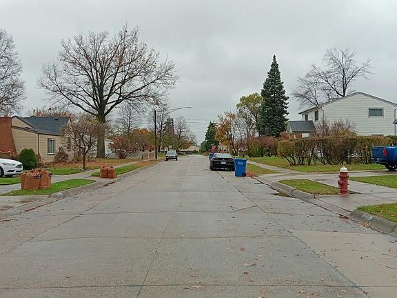 5th image of 23846 Woodrow Wilson Ave
