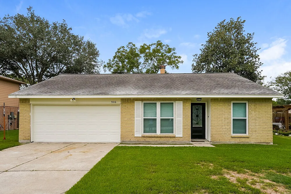3 bed, 2.0 bath, 1427 sqft, $2,115 — Photo 1