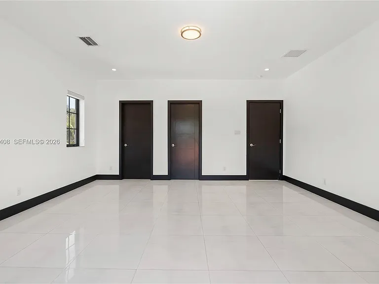 519 Alhambra Cir — Photo 58