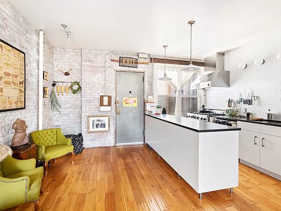 3rd image of 149 Avenue C #3