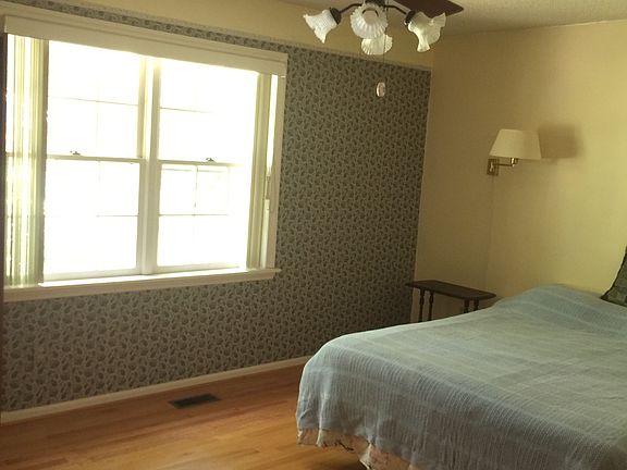 4th image of 189 Haywood Knolls Dr