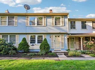 145 Quaker Ridge Dr, Akron, OH 44313