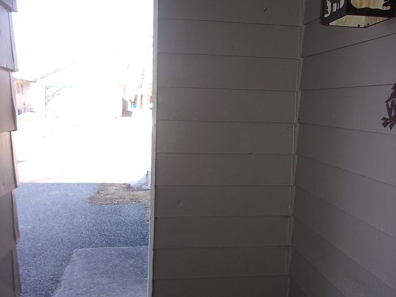 4th image of 4 Birch Pl