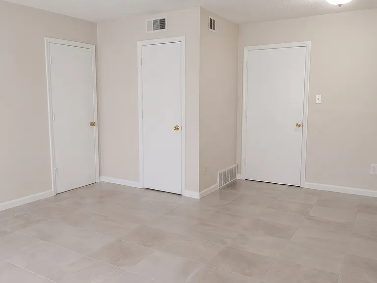 136 Hillview Ave #1 — Photo 2