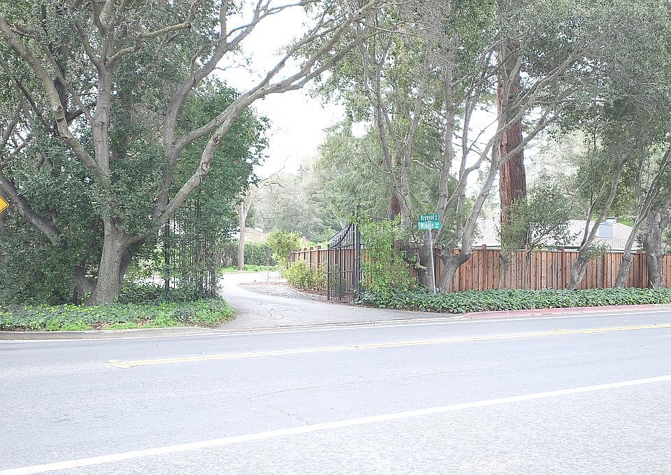 2nd image of 10 Maywood Ln