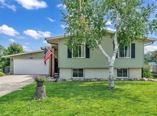 6812 Brentwood Dr NE, Cedar Rapids, IA 52402