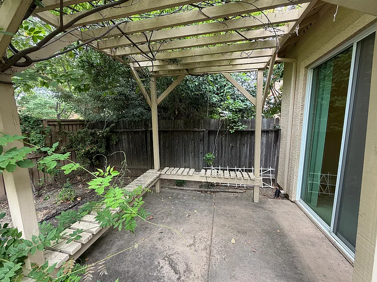 2833 Catalina Dr — Photo 24