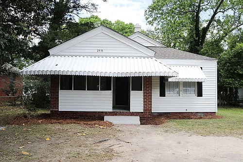 2913 Lee St Photo 1