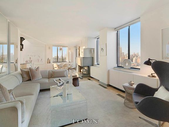 2nd image of 677 Washington St #21A