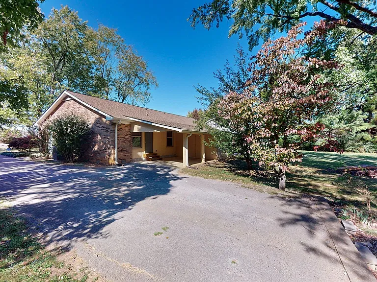 8614 Burleson Ln — Photo 6