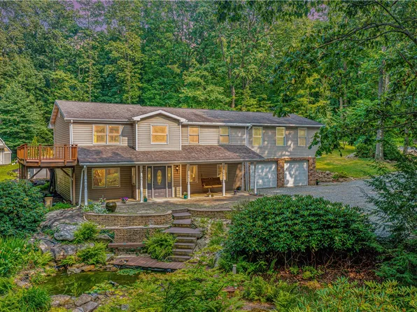 130 Mountain View Rd, Acme, PA 15610